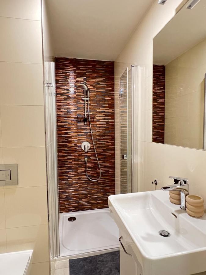 New Apartments Chain Florenc Prag Exterior foto